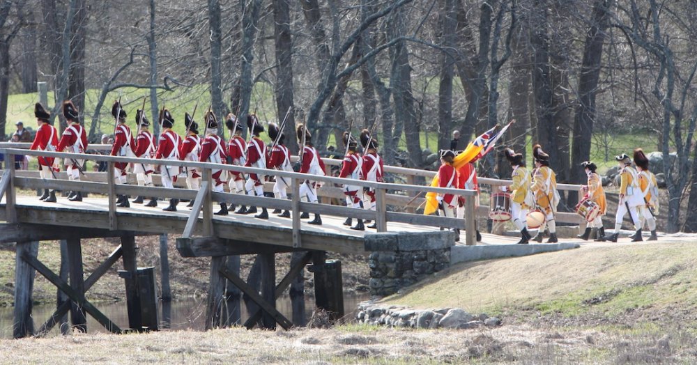 Redcoats retreat across Old North Bridge